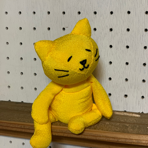 黄色いダルネコちゃん ハンドメイド ぬいぐるみ 猫 ぬいぐるみ