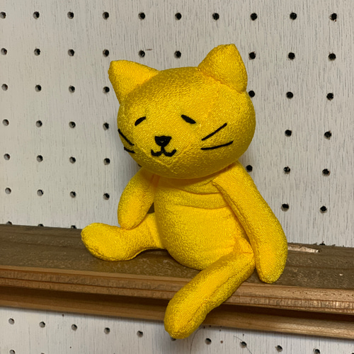 黄色いダルネコちゃん ハンドメイド ぬいぐるみ 猫 ぬいぐるみ