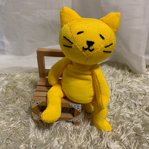 黄色いダルネコちゃん ハンドメイド ぬいぐるみ 猫 ぬいぐるみ