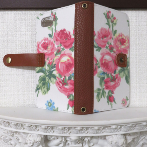 Laura Ashley ローラアシュレイ ”Bunched Roses” 手帳型スマホケース 