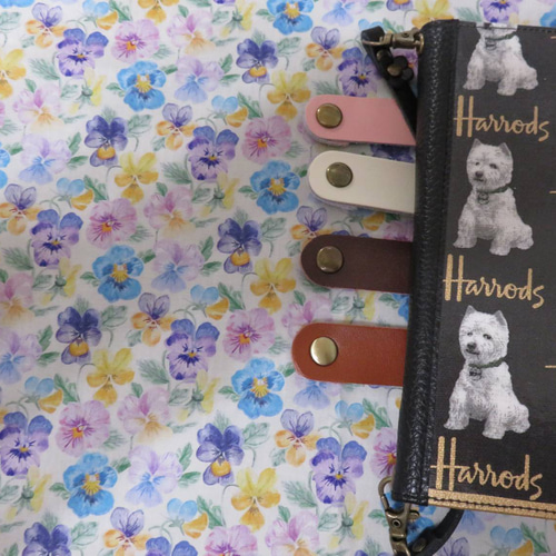 【ご参考:2枚掲載中】掲載生地で作製可能。LIBERTY リバティ スマホケース 2枚掲載中】※掲載生地でも作製可能です。 リバティ LIBERTY