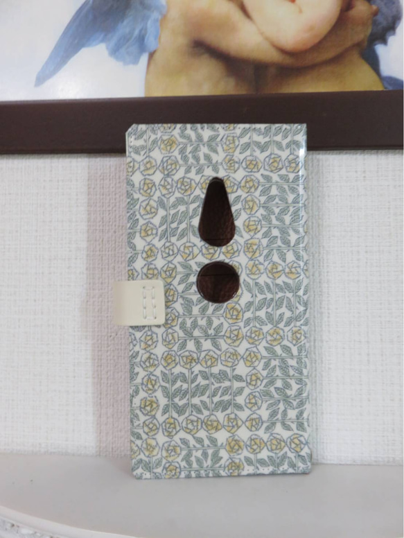 リバティ × ミナペルホネン “スリーピングローズ ” スマホケース (概ね全機種対応) 4枚目の画像