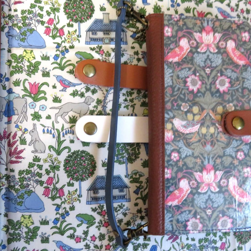 【ご参考:1枚掲載中】掲載生地で作製可能。LIBERTY リバティ スマホケース 1枚掲載中】※掲載生地でも作製可能です。 リバティ LIBERTY Voysey