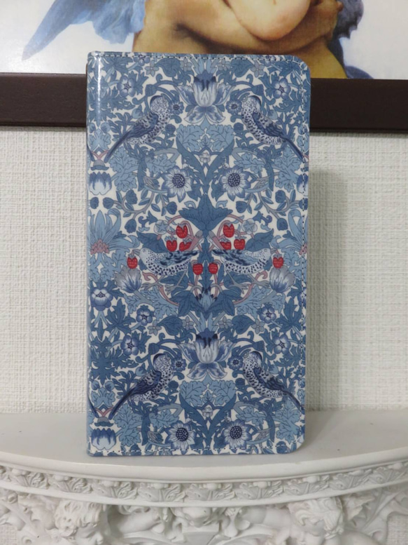 リバティ“ストロベリーシーフ” 留め具無 手帳型スマホケース (概ね全  