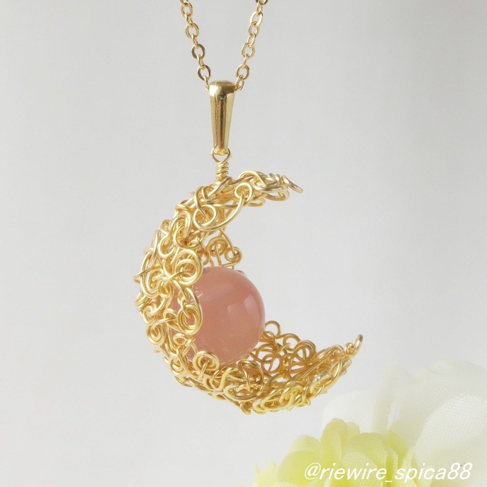 ＊槿花色＊ディープローズクォーツの月形ペンダント