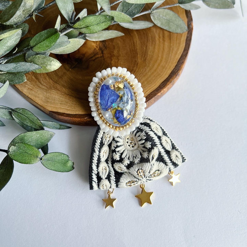 ビーズ刺繍レジンとインド刺繍リボンのブローチ ブローチ soupir
