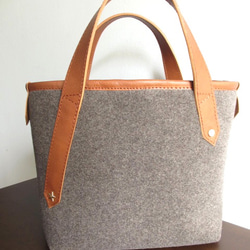 ☆sale ☆　トートバッグ・フェルト／革・Sサイズ　＜SS tote felt＞ 1枚目の画像