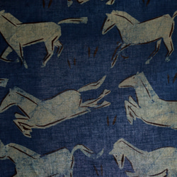 |: 再販 :| 天然藍の手染め手ぬぐい 草原の馬 2枚目の画像
