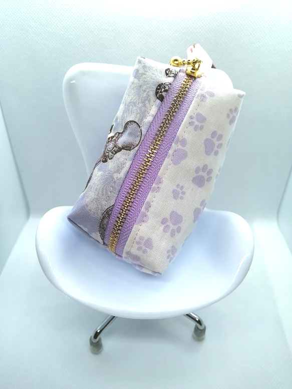 ☆かばんにつけられる小さなポーチ☆紫コスメ柄犬猫足跡柄 1枚目の画像