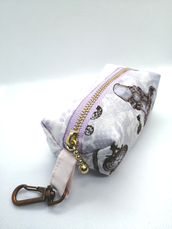 ☆かばんにつけられる小さなポーチ☆紫コスメ柄犬猫足跡柄 3枚目の画像