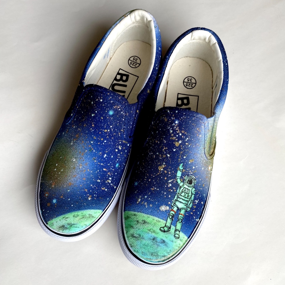 スリッポン 蓄光で暗所で光る！月面 宇宙飛行士【受注制作】