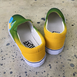 385黃綠色的鸚鵡圖案鳥藝術防滑運動鞋女裝男裝 第6張的照片