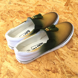385×綠米色滑動運動鞋具有流蘇 第5張的照片