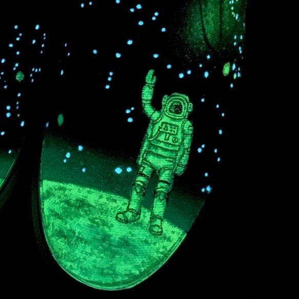 キッズ ◆  蓄光で夜光る！月面、宇宙飛行士 スリッポン 【受注製作】 4枚目の画像
