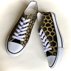 スニーカー 〈BLACK＆WHITE〉giraffe AND leopard sneakers【受注制作】 1枚目の画像