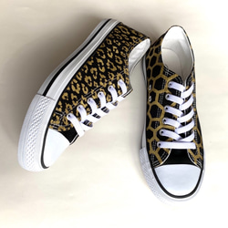 スニーカー 〈BLACK＆WHITE〉giraffe AND leopard sneakers【受注制作】 2枚目の画像