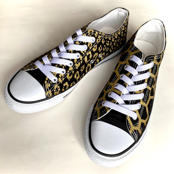 スニーカー 〈BLACK＆WHITE〉giraffe AND leopard sneakers【受注制作】 3枚目の画像