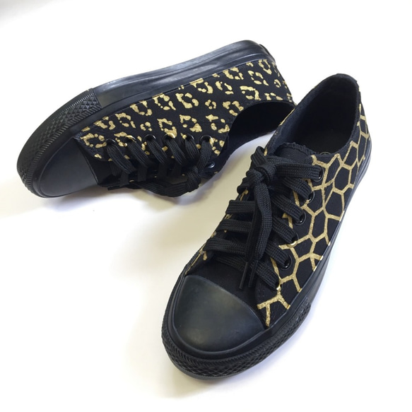 スニーカー 〈ALL BLACK〉giraffe AND leopard sneakers 【受注制作】 1枚目の画像