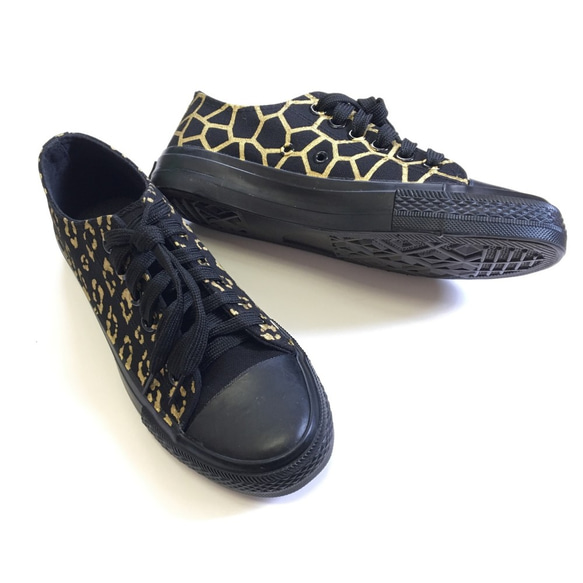 スニーカー 〈ALL BLACK〉giraffe AND leopard sneakers 【受注制作】 2枚目の画像