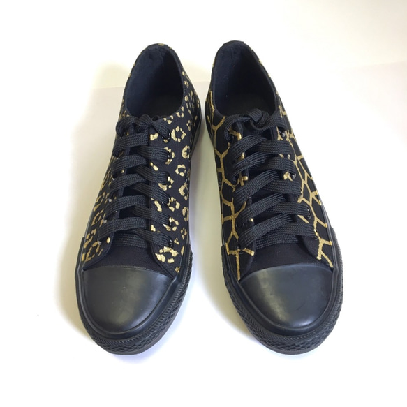 スニーカー 〈ALL BLACK〉giraffe AND leopard sneakers 【受注制作】 4枚目の画像