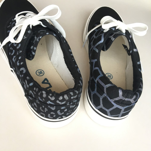 giraffe AND leopard 4穴紐付き スニーカー キリン 豹【受注制作