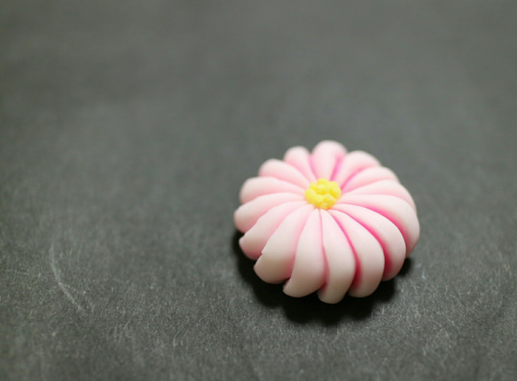 和菓子ブローチ／ヘアゴム『秋の創作菊』 4枚目の画像