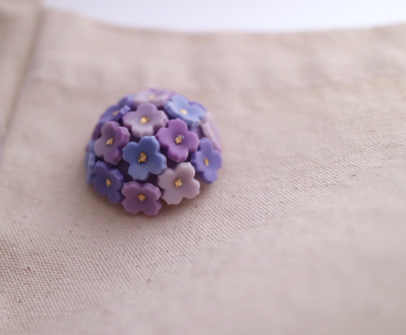 和菓子ブローチ／ヘアゴム  紫陽花の花手鞠『むらさき』 5枚目の画像