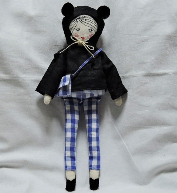 ブラック帽doll・ギンガムチェックパンツ＆ブラックブラウス 4枚目の画像