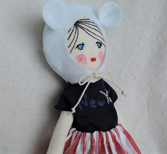 ホワイト帽doll・トリコロール刺繍カットソー＆ストライプスカート 3枚目の画像