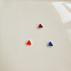 小さい三角ピアスセット(レッド×ブルー×パープル) 2枚目の画像
