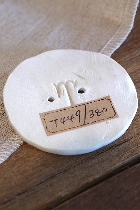 Tiner&#39;s No. 449 &lt;ハンドピンチ陶器ボタン&gt; 3枚目の画像