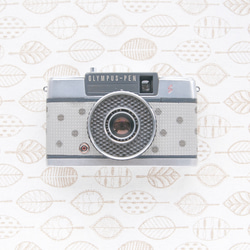 水玉カメラ☆OLYMPUS PEN-EES小型フィルムカメラ 1枚目の画像