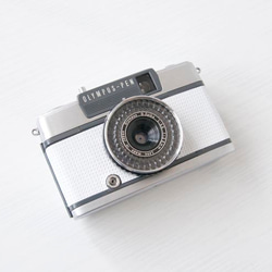 小型フィルムカメラ／OLYMPUS PEN EE2(ホワイト）1968年 3枚目の画像