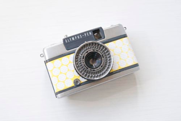 小型フィルムカメラ　OLYMPUS PEN-EE2　水玉シリーズ　ホワイト＆イエロー（1968年発売） 3枚目の画像