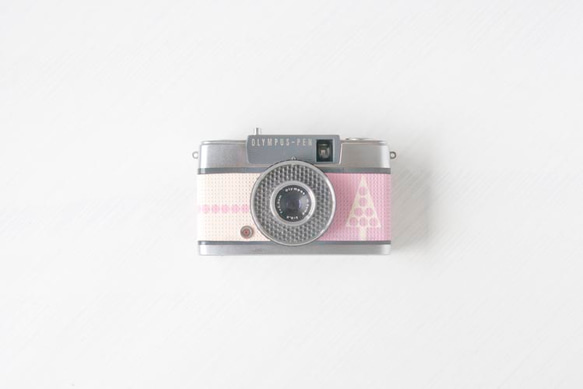 小型フィルムカメラ／OLYMPUS PEN-EE(春の世界シリーズ) 2枚目の画像