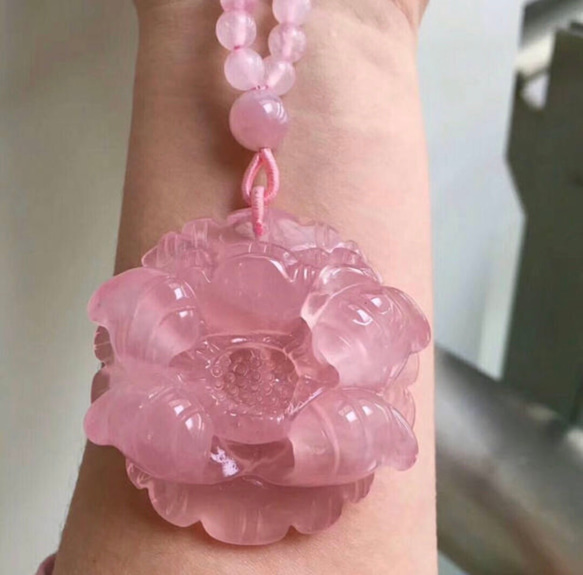 ローズクォーツ 花型 ネックレス 53×18mm ネックレス・ペンダント