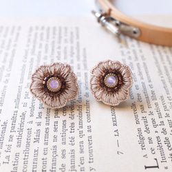 刺繍　ヒトハナフラワー　くすみピンク　大きめサイズ　落ち着いた大人カラー 1枚目の画像