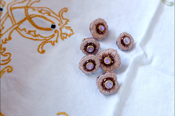 刺繍　ヒトハナフラワー　くすみピンク　大きめサイズ　落ち着いた大人カラー 7枚目の画像