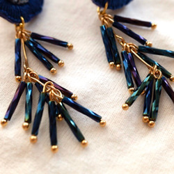 刺繍　歪なフラワー　パイプビーズ 3枚目の画像