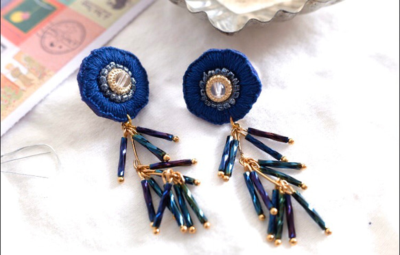 刺繍　歪なフラワー　パイプビーズ 5枚目の画像