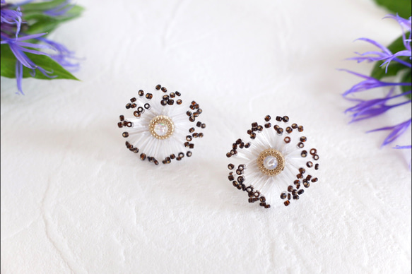 【おしべとめしべ】マスクに負けない存在感　ビーズキラキラビーズ刺繍　２５㎜中サイズ 1枚目の画像