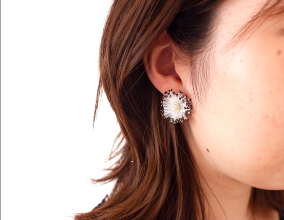 【おしべとめしべ】マスクに負けない存在感　ビーズキラキラビーズ刺繍　２５㎜中サイズ 8枚目の画像