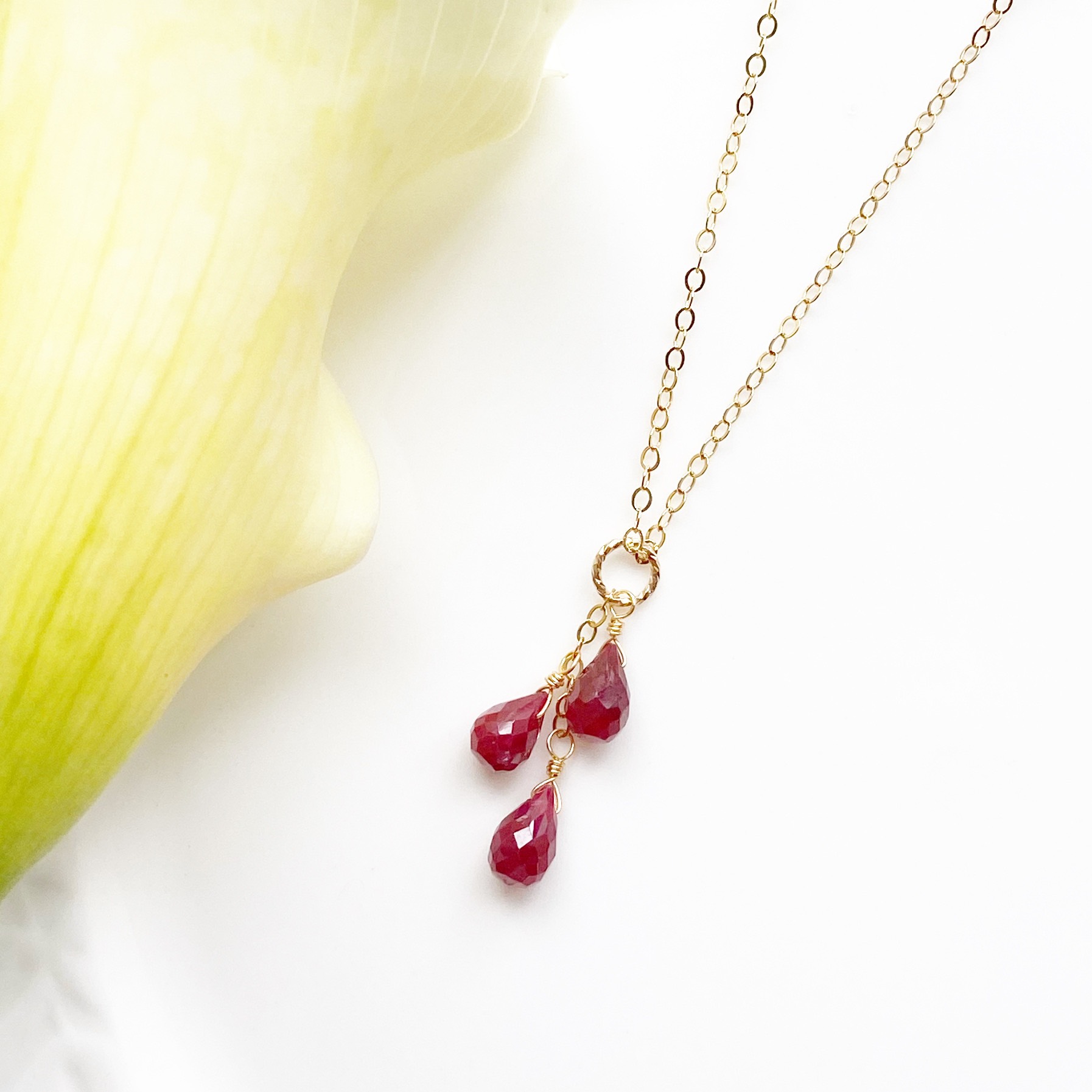 14KGF ルビー ドロップブリオレットカット ネックレス Trio