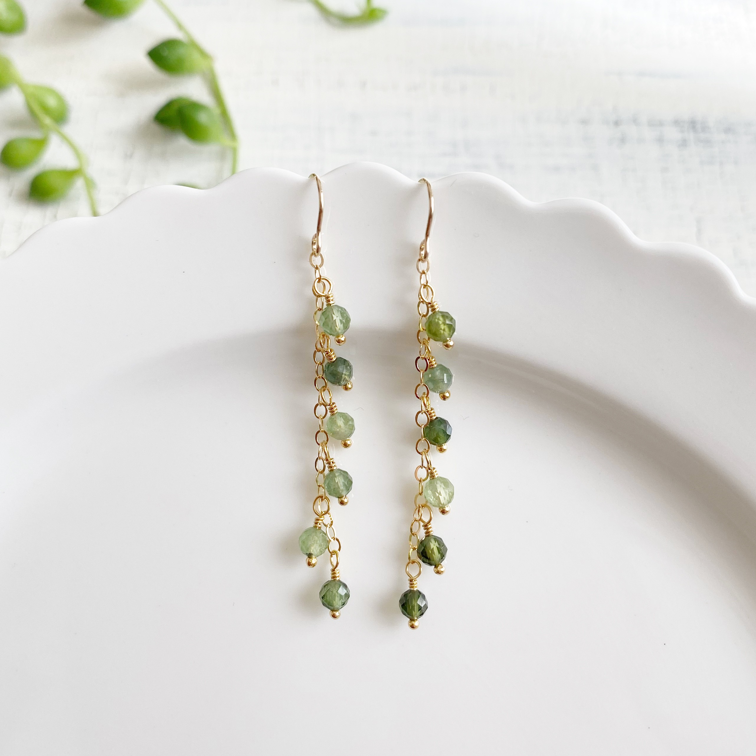 ミドリノスズ K18 グリーントルマリン チェーンピアス