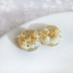 サテンリボンとパールのレジンピアス（イヤリング）＊アイボリー