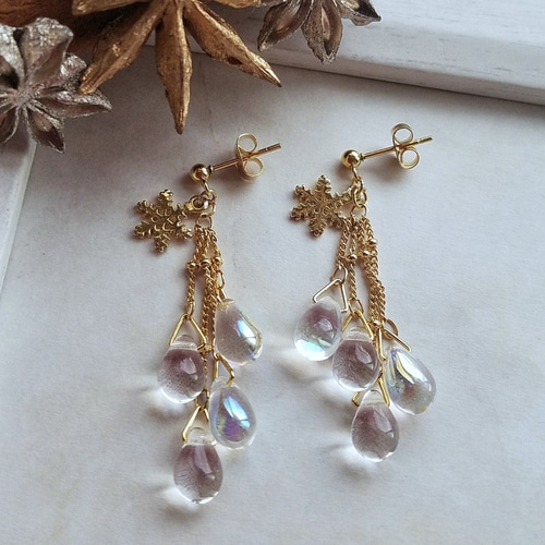 ✞『オーロラ雪の結晶ピアス』 （ピアスのみ❣️❣️✩︎⡱花 フラワー  