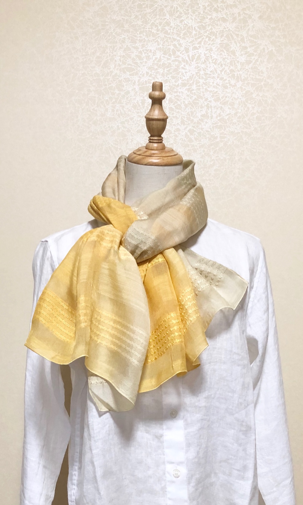 草木染めシルクストール・真綿ボーダー、キバナコスモス