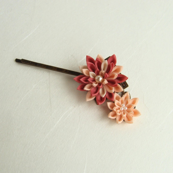 ふたつのお花のヘアピン　つまみ細工　ピンク 2枚目の画像