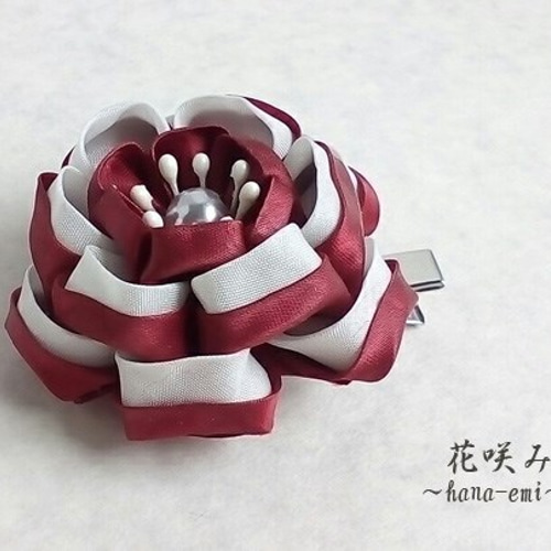 つまみ細工 赤×白 ぷっくり梅のヘアクリップ＆髪留め ヘアクリップ