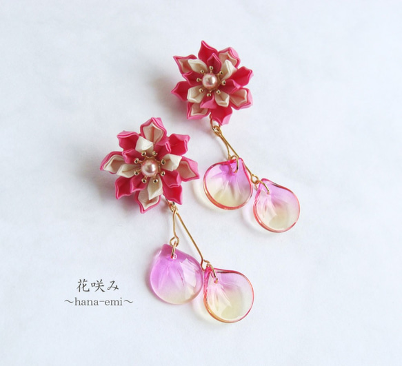 ひとひらり ピアス/イヤリング ピンクB つまみ細工 ピアス
